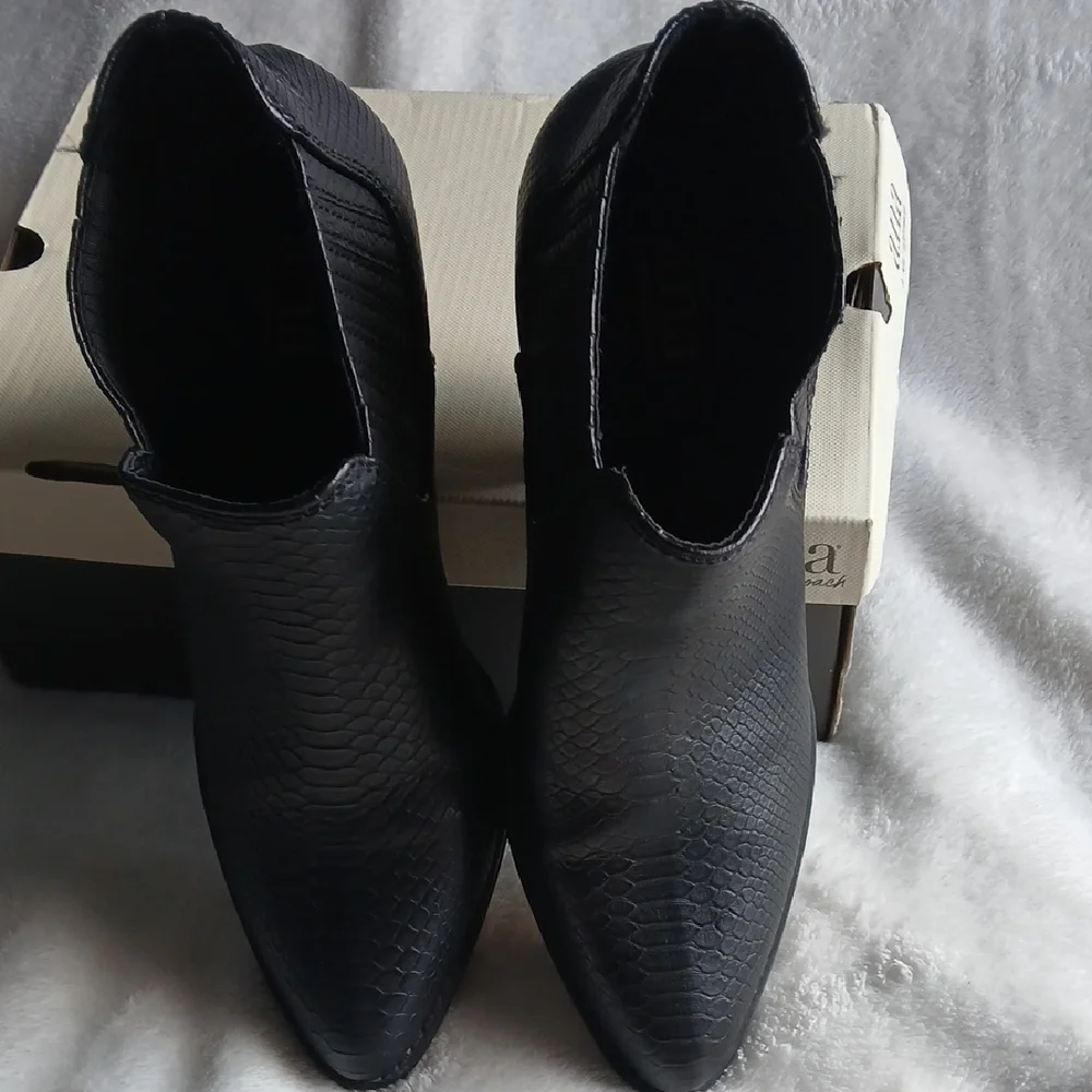 a.n.a Black Snake-Pattern Ankle Booties - Picture 3 of 5